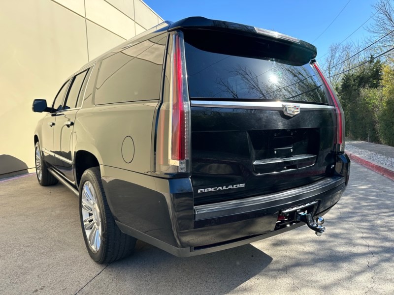 Additional photo of vehicle.