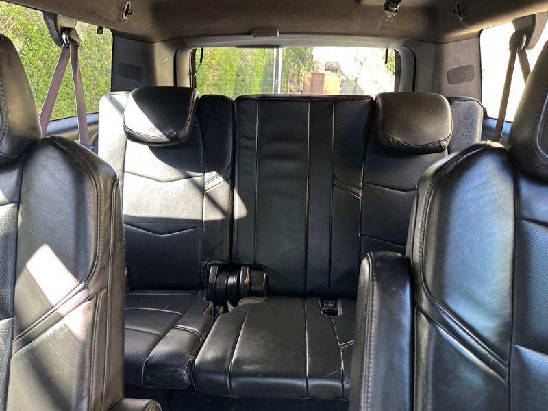 Additional photo of vehicle.