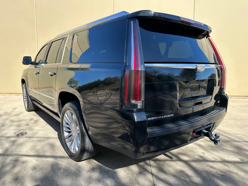 Additional photo of vehicle.