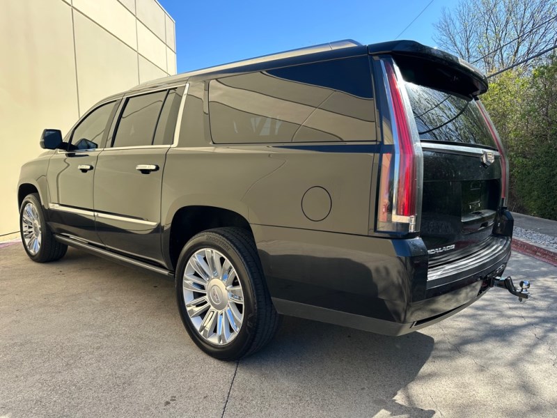 Additional photo of vehicle.