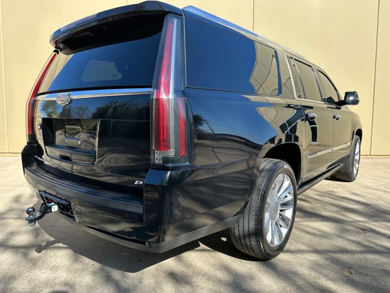 Additional photo of vehicle.