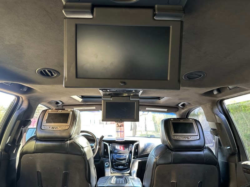 Additional photo of vehicle.