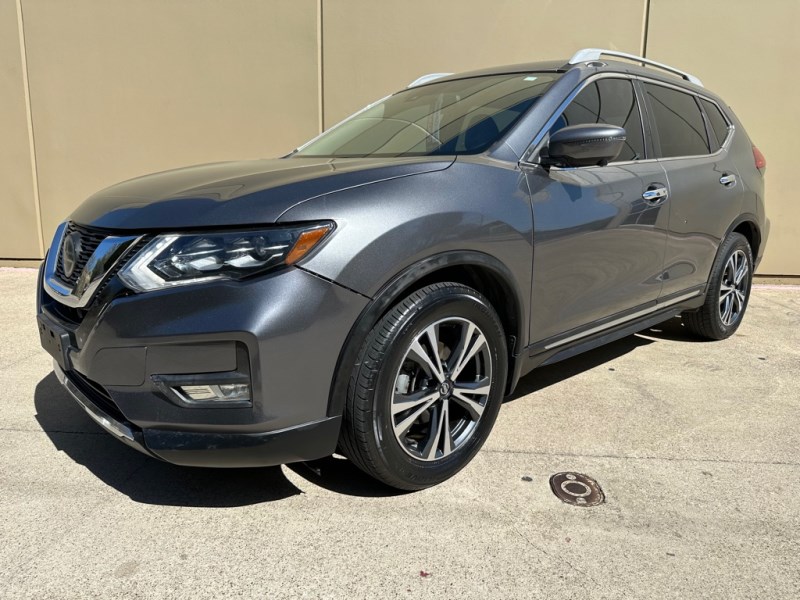 Additional photo of vehicle.