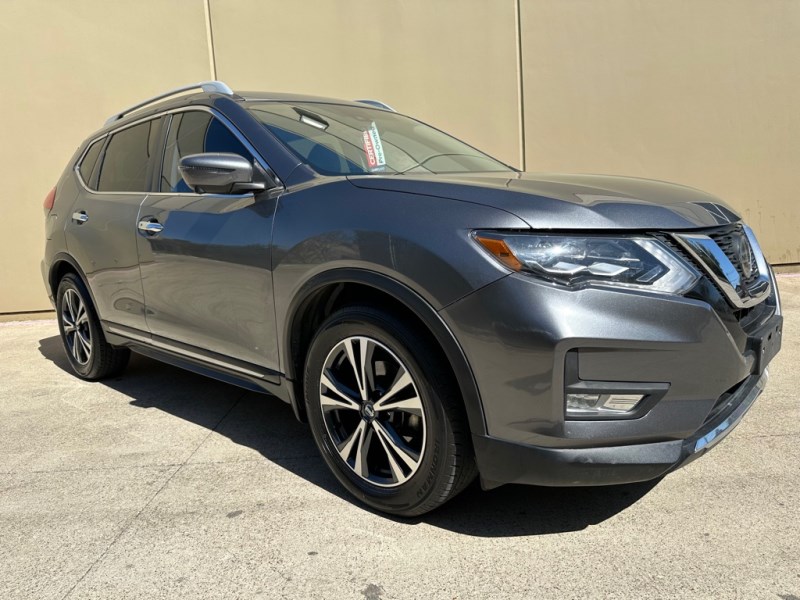 Additional photo of vehicle.