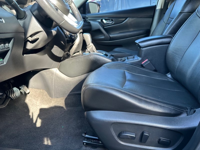 Additional photo of vehicle.