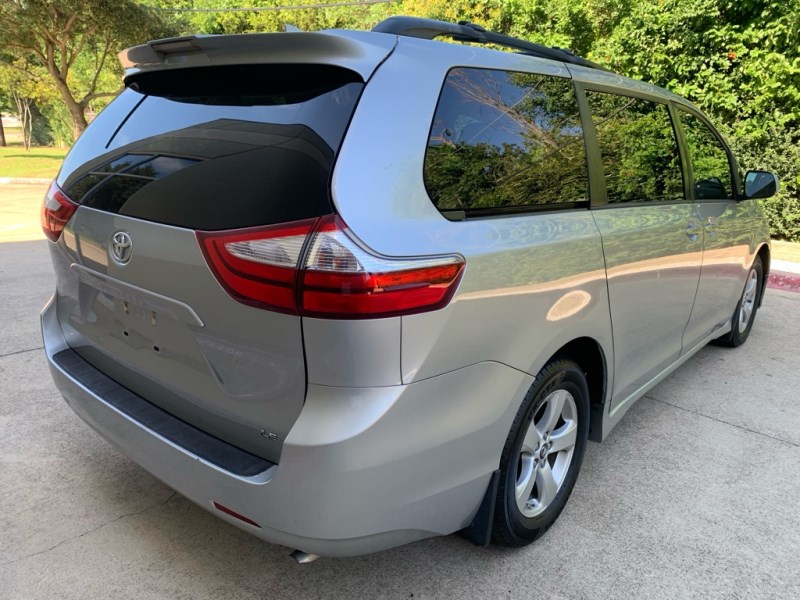 Additional photo of vehicle.