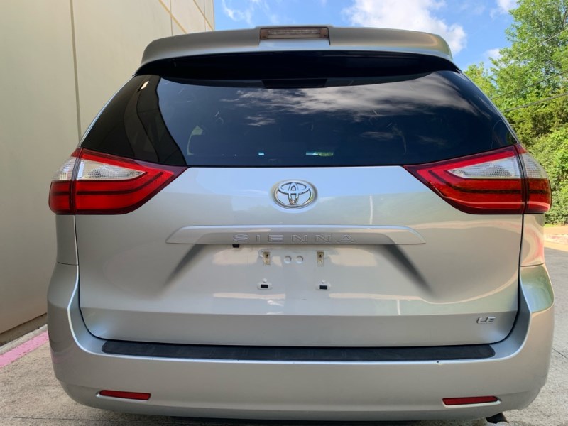 Additional photo of vehicle.