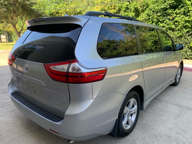 Additional photo of vehicle.