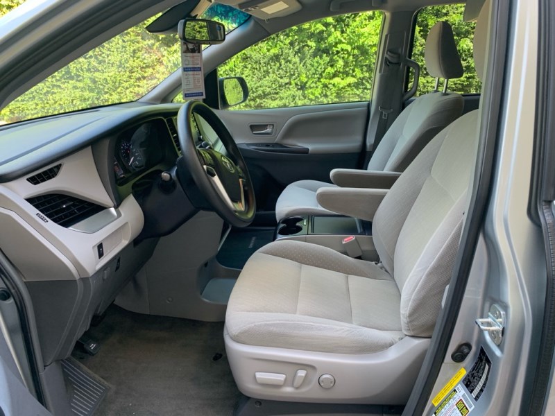 Additional photo of vehicle.