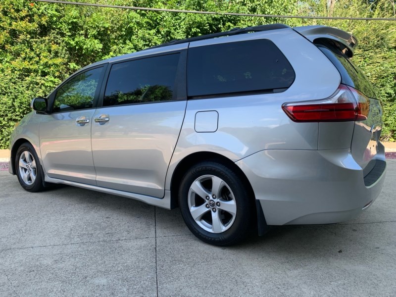 Additional photo of vehicle.