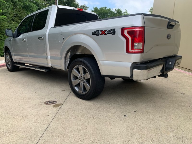 Additional photo of vehicle.