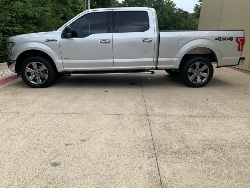 Additional photo of vehicle.