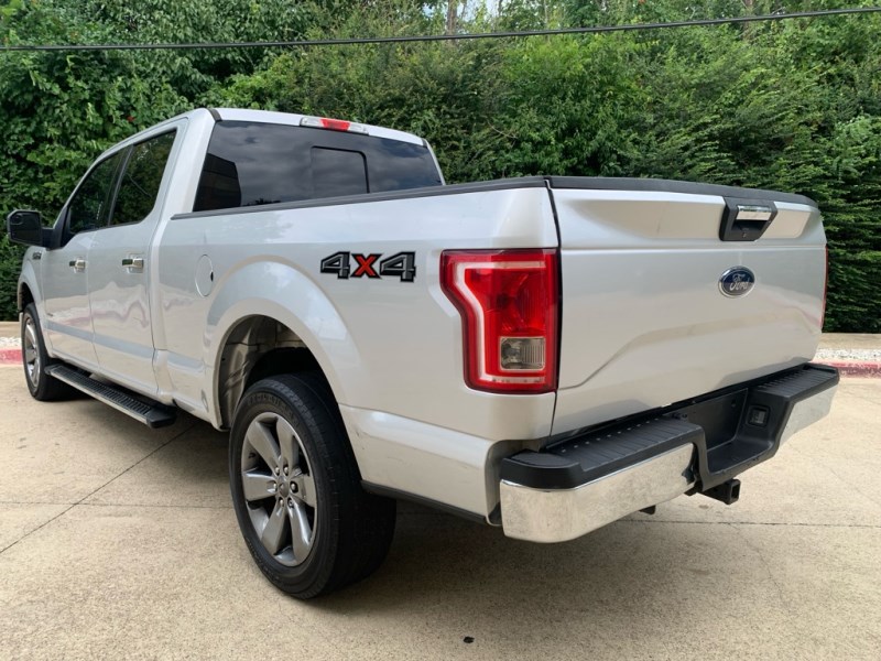 Additional photo of vehicle.