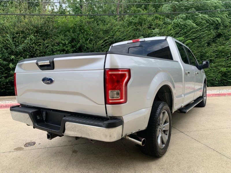 Additional photo of vehicle.