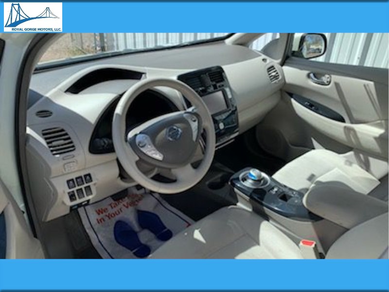 Additional photo of vehicle.