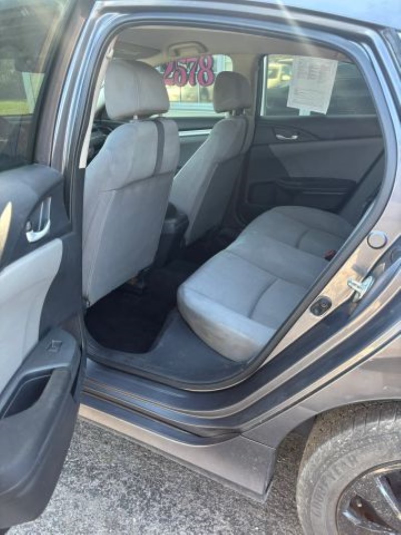 Additional photo of vehicle.