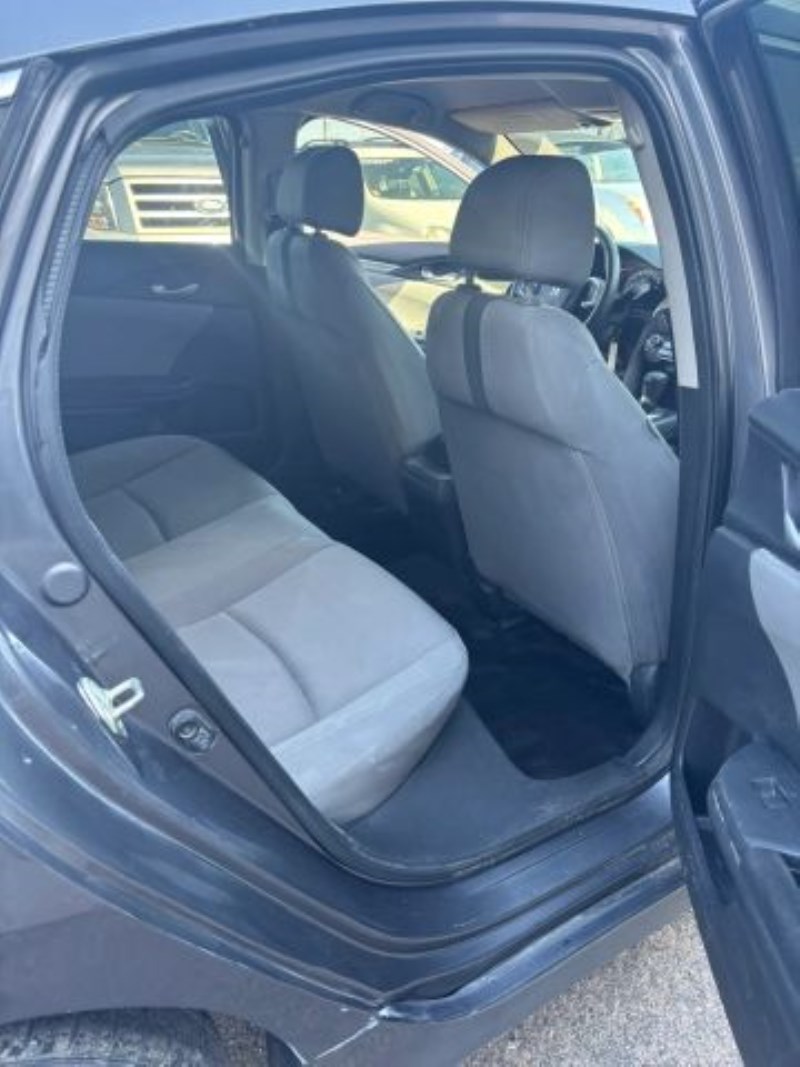 Additional photo of vehicle.