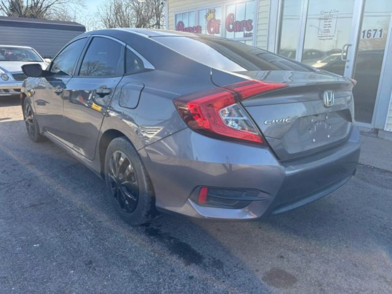 Additional photo of vehicle.