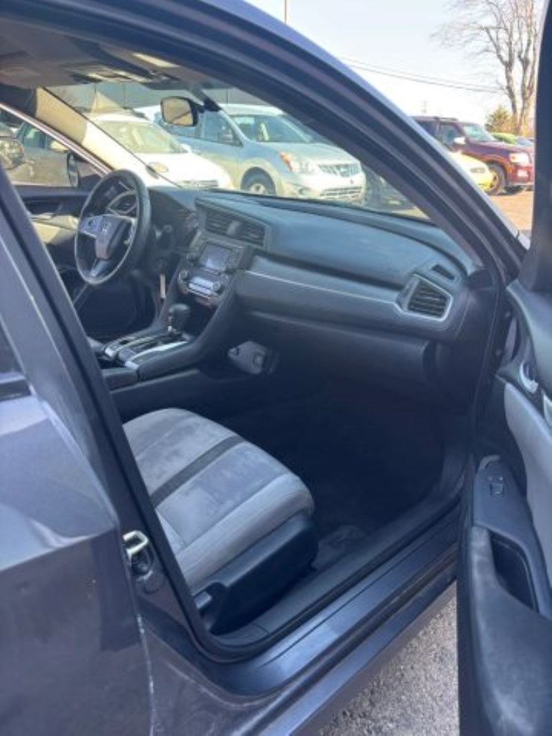 Additional photo of vehicle.