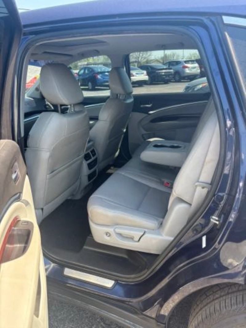 Additional photo of vehicle.