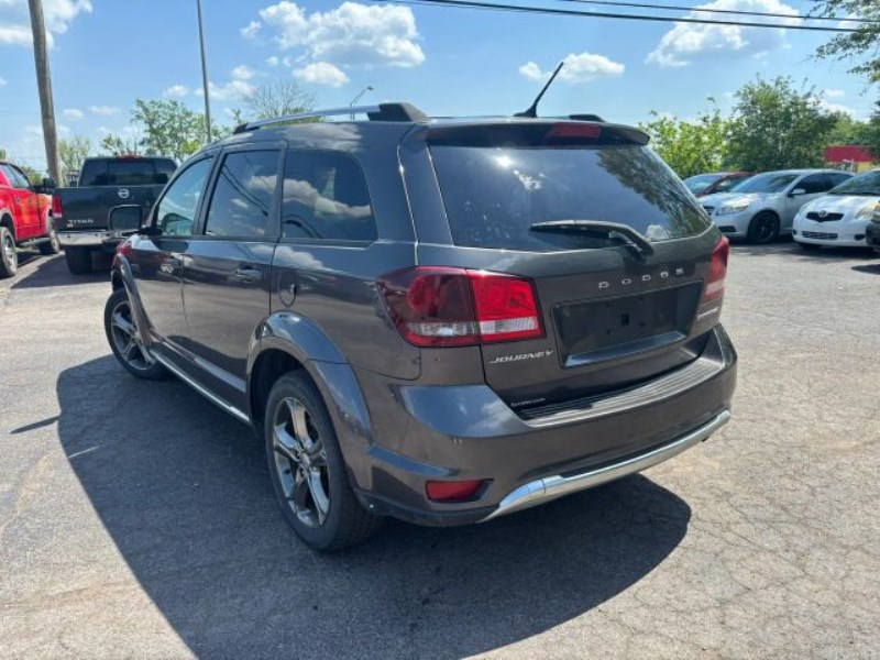 Additional photo of vehicle.