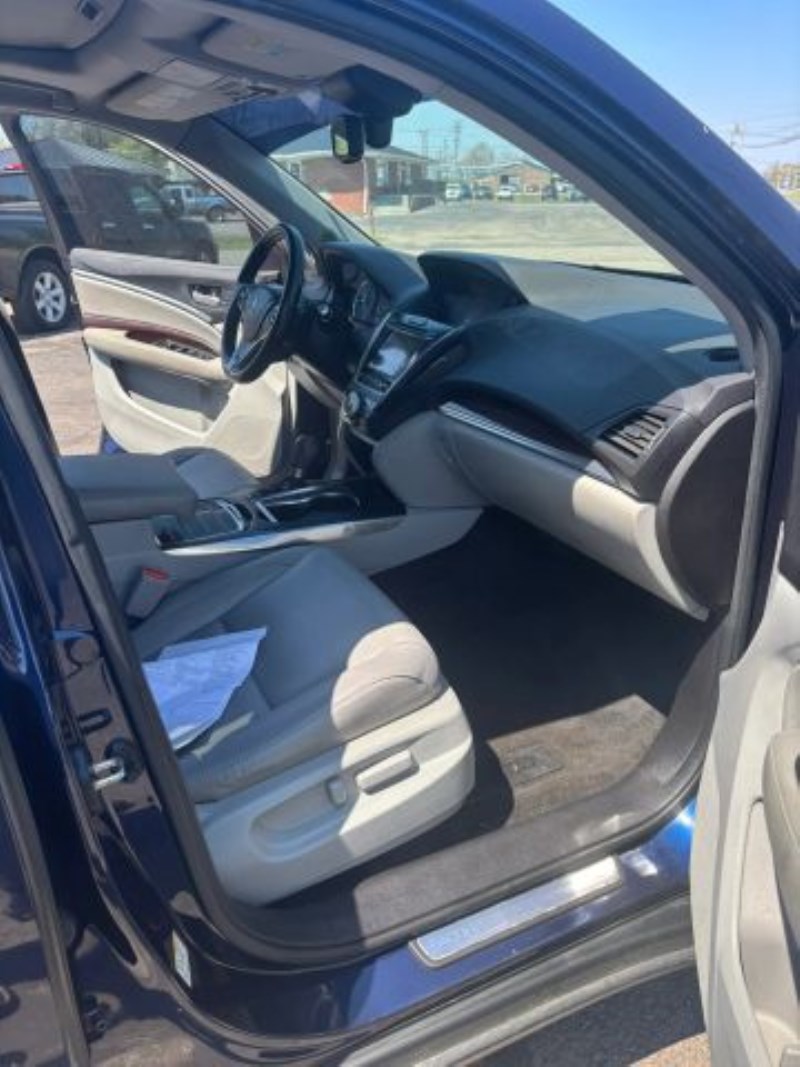 Additional photo of vehicle.