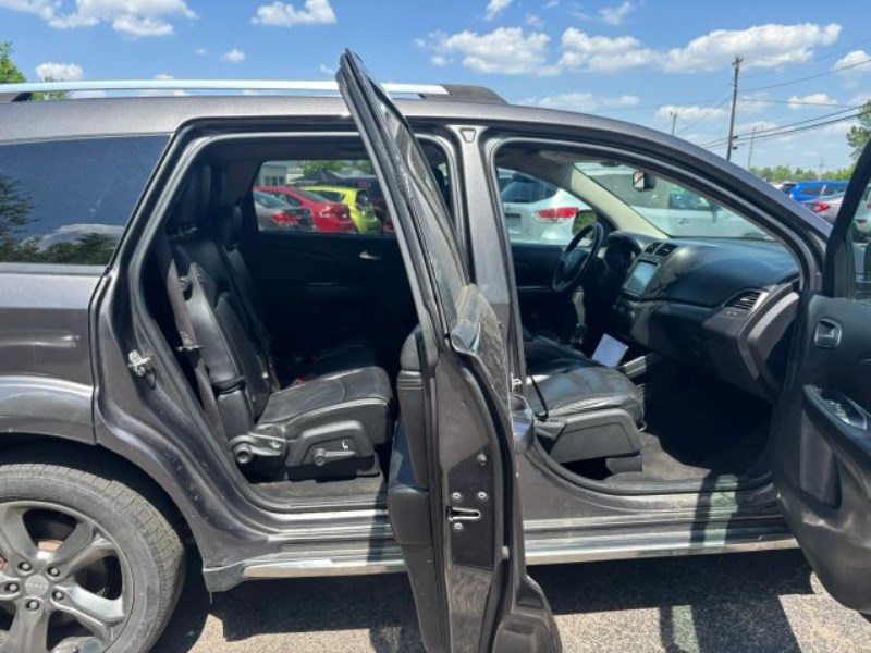 Additional photo of vehicle.