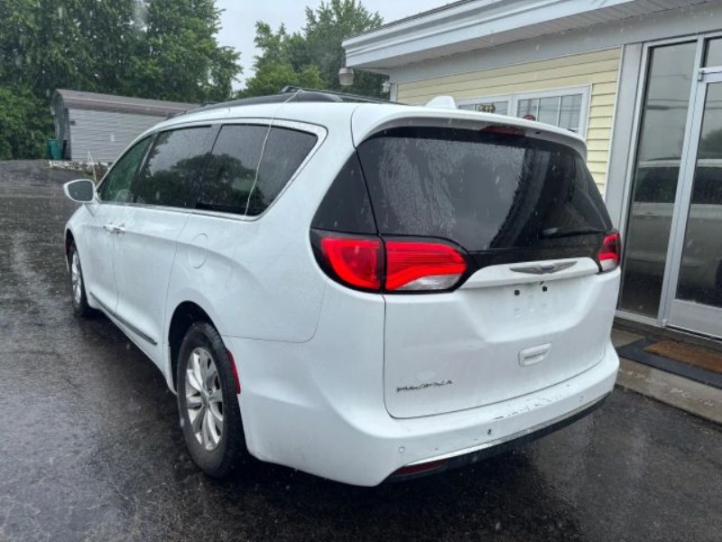 Additional photo of vehicle.