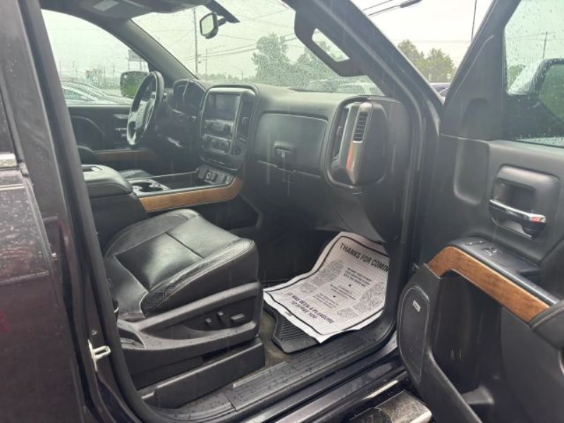 Additional photo of vehicle.