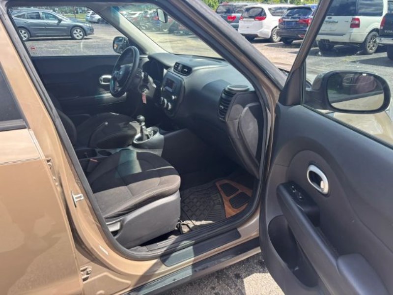 Additional photo of vehicle.