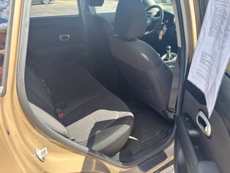 Additional photo of vehicle.