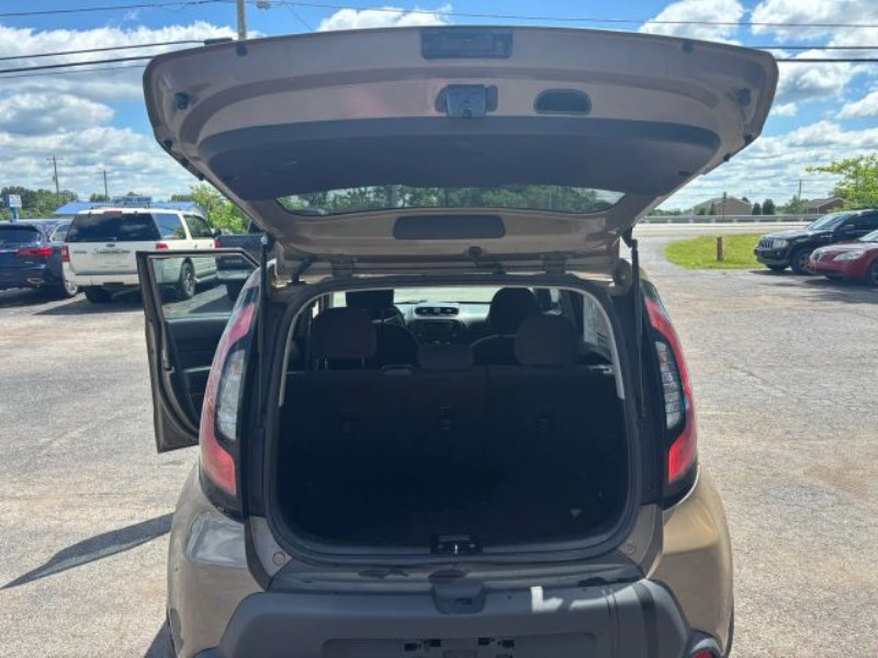 Additional photo of vehicle.