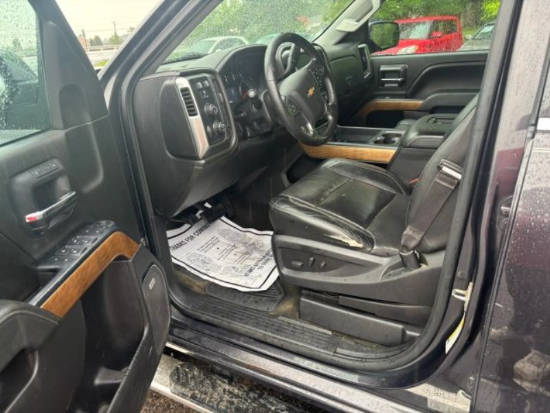 Additional photo of vehicle.