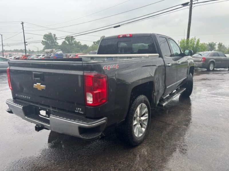 Additional photo of vehicle.