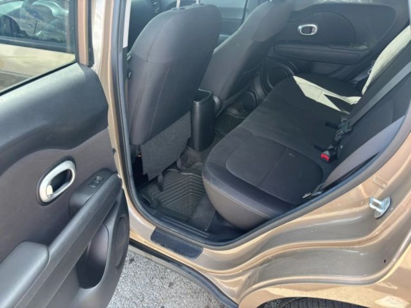 Additional photo of vehicle.