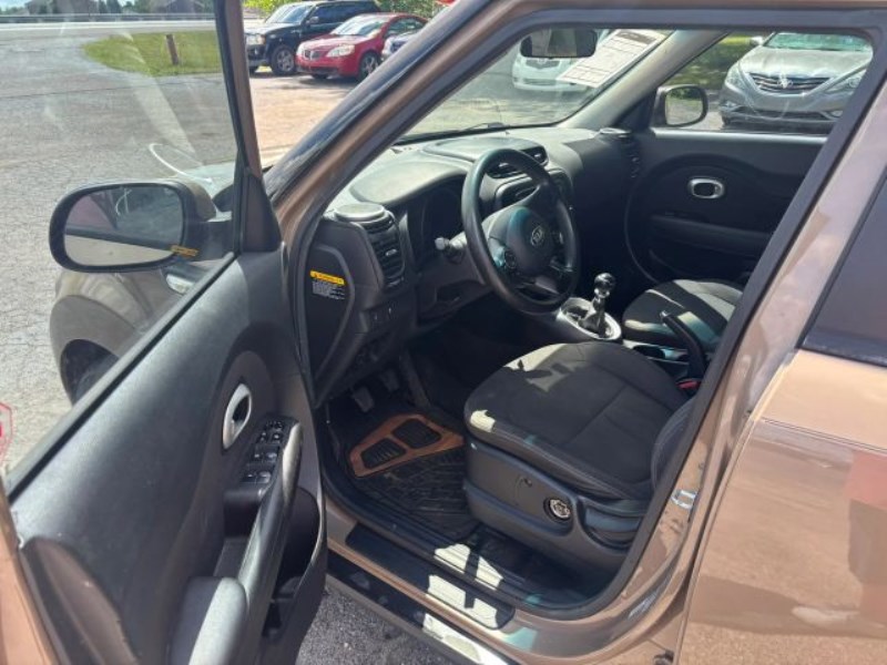 Additional photo of vehicle.