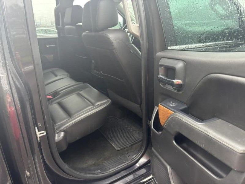 Additional photo of vehicle.