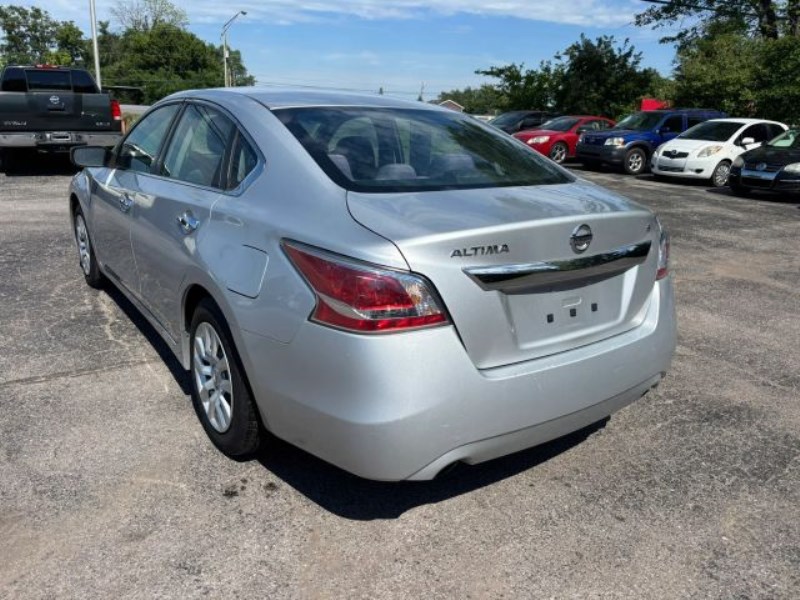 Additional photo of vehicle.