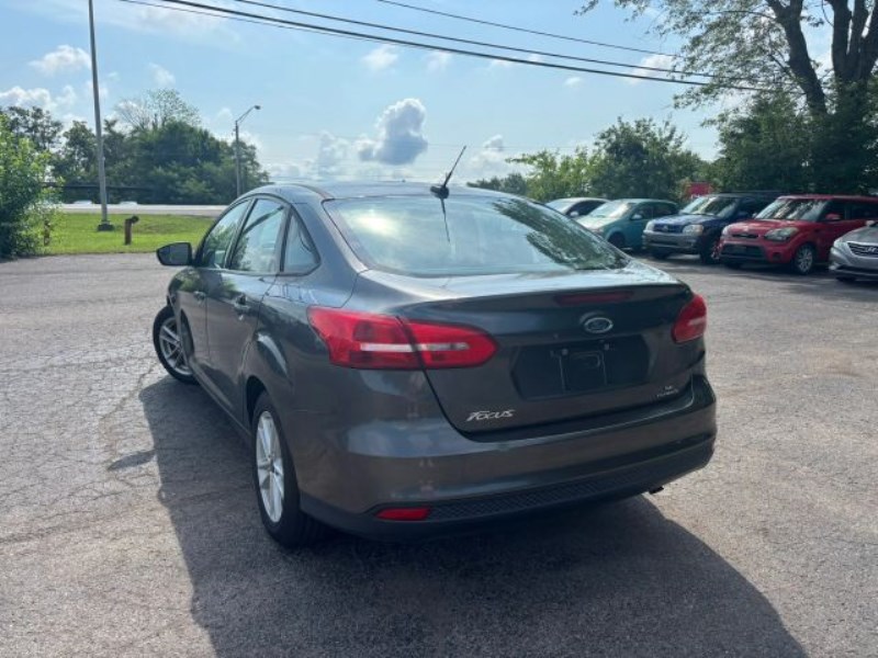 Additional photo of vehicle.