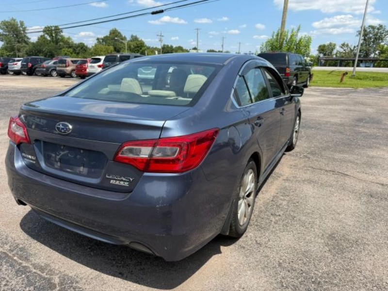 Additional photo of vehicle.