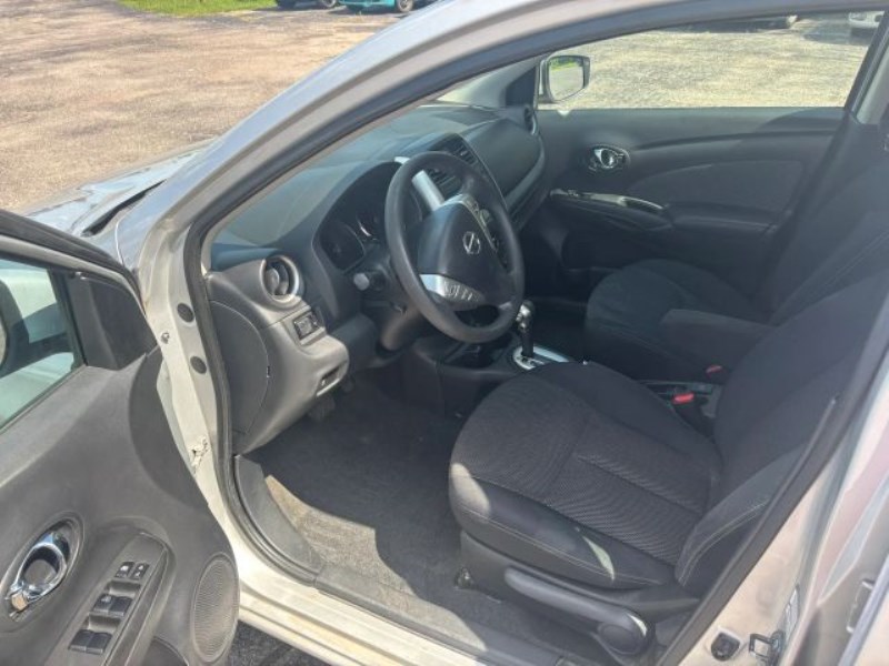 Additional photo of vehicle.