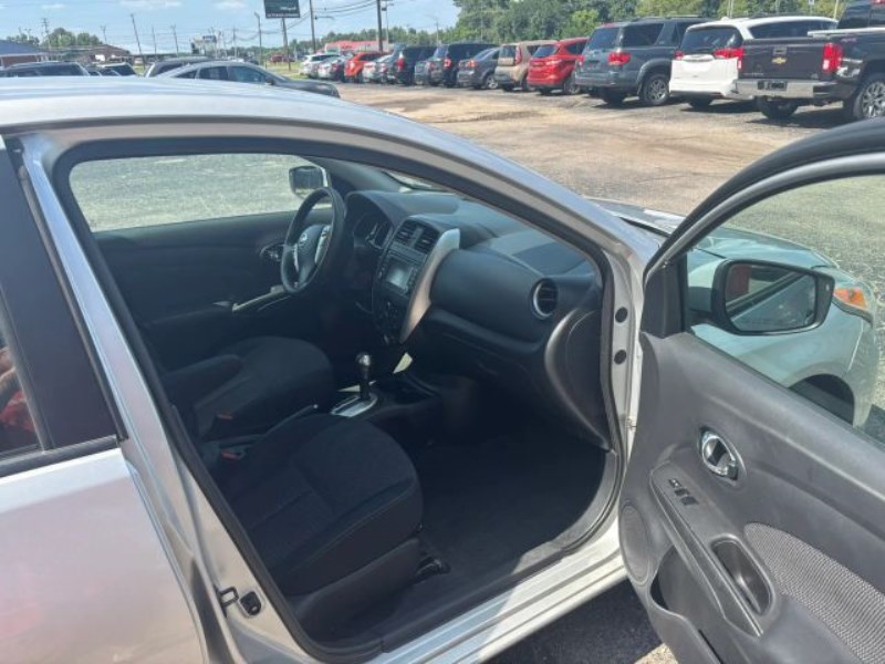 Additional photo of vehicle.