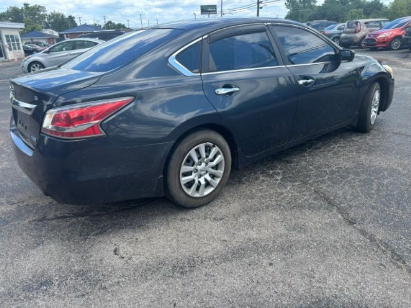 Additional photo of vehicle.