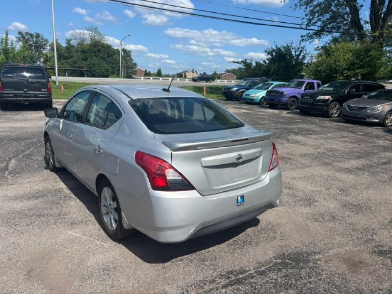 Additional photo of vehicle.