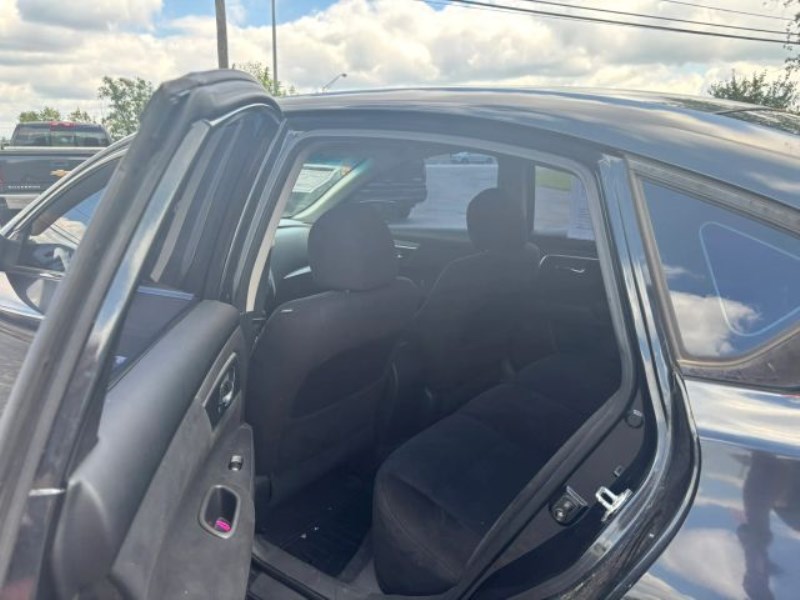 Additional photo of vehicle.