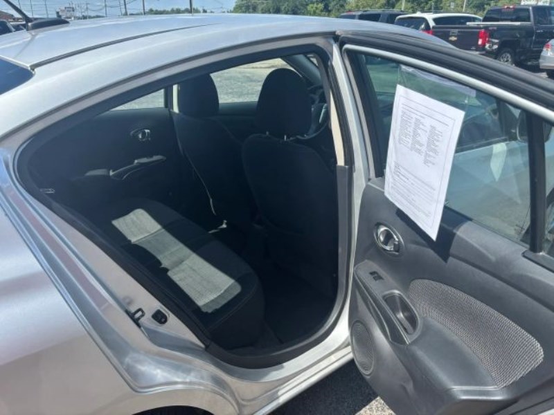 Additional photo of vehicle.