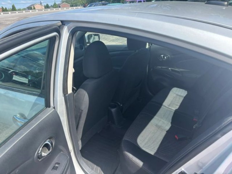 Additional photo of vehicle.