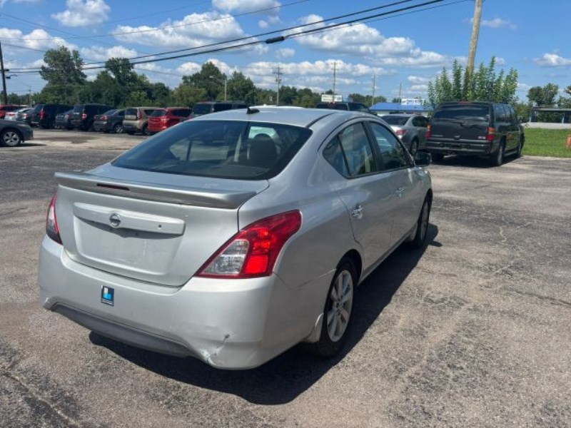 Additional photo of vehicle.