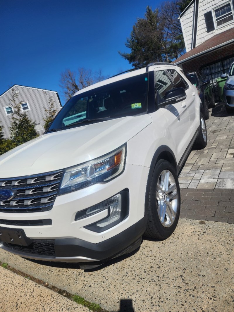 Additional photo of vehicle.