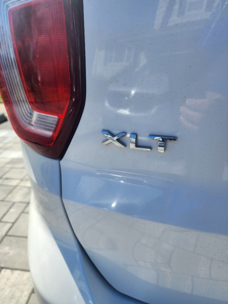 Additional photo of vehicle.